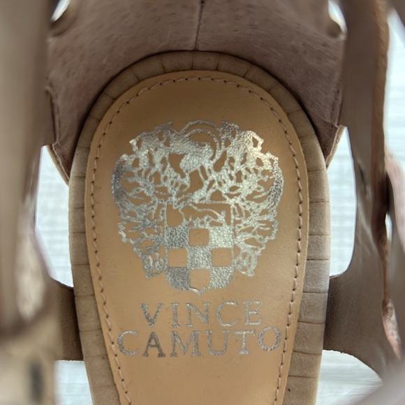 NWT Vince Camuto Claran Heels - Picture 3 of 5